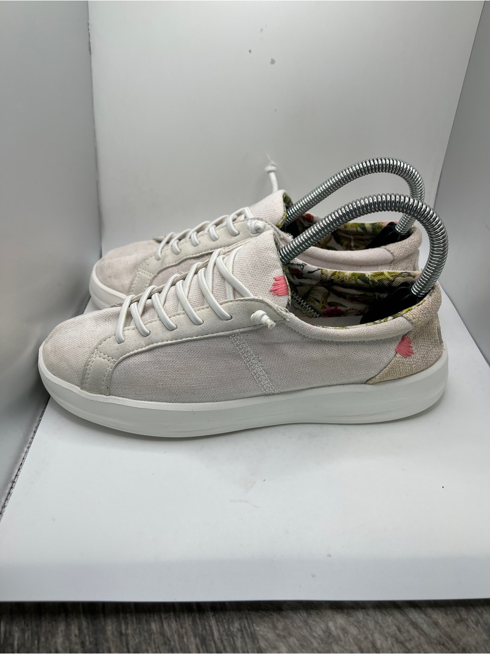 Women’s Hey Dude’s Size 6